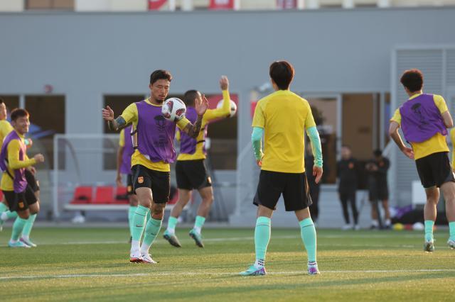 华体会体育中国官方网-张琳芃最后一练归位打消疑虑 国足锋线PK仍有看点